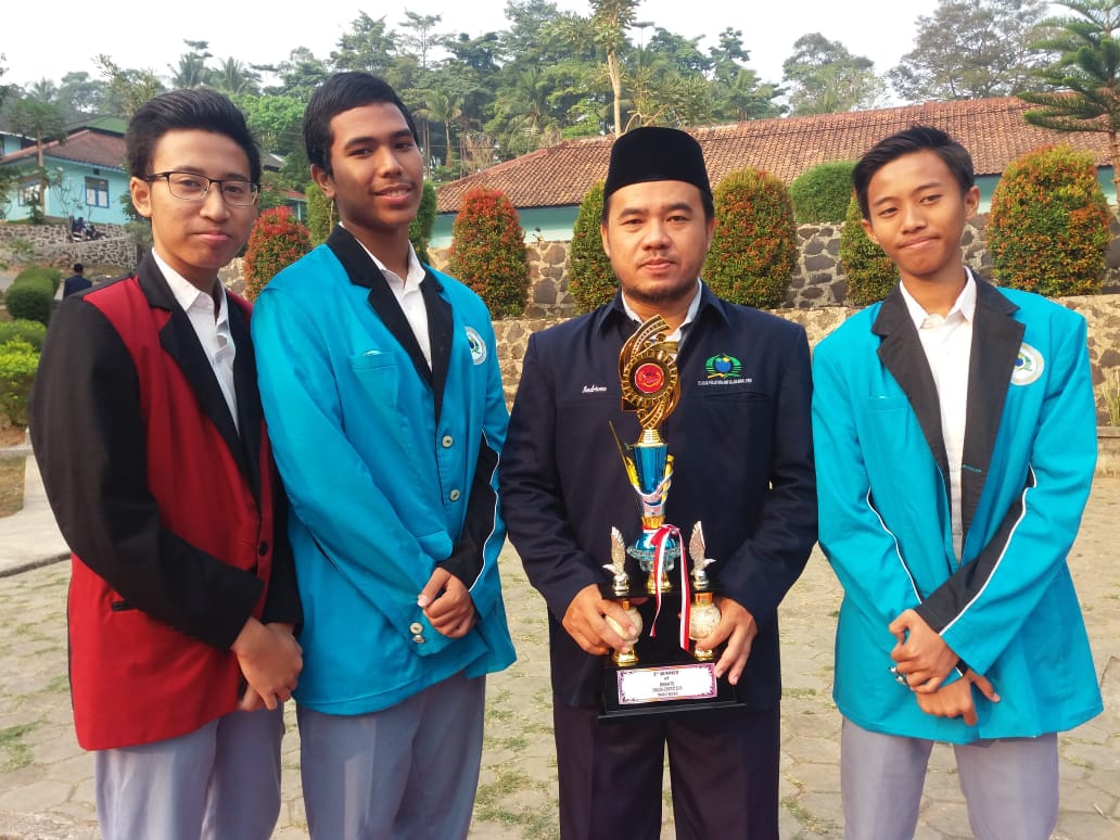 KEMBALI MENOREH PRESTASI, TIM EKSKUL DEBAT BAHASA INGGRIS SMA ISLAM NURUL FIKRI