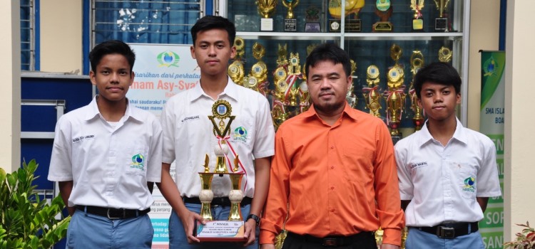 TIM DEBAT SMA ISLAM NURUL FIKRI JUARA 1 LOMBA DEBAT NSDC KABUPATEN SERANG