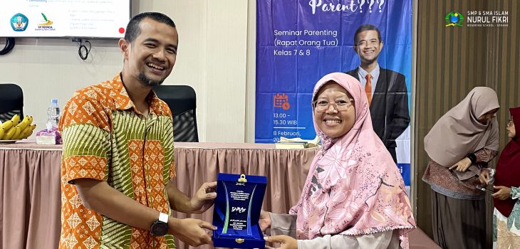 “Are You a Strawberry Parent?” Model Parenting Melejitkan Potensi Anak 
