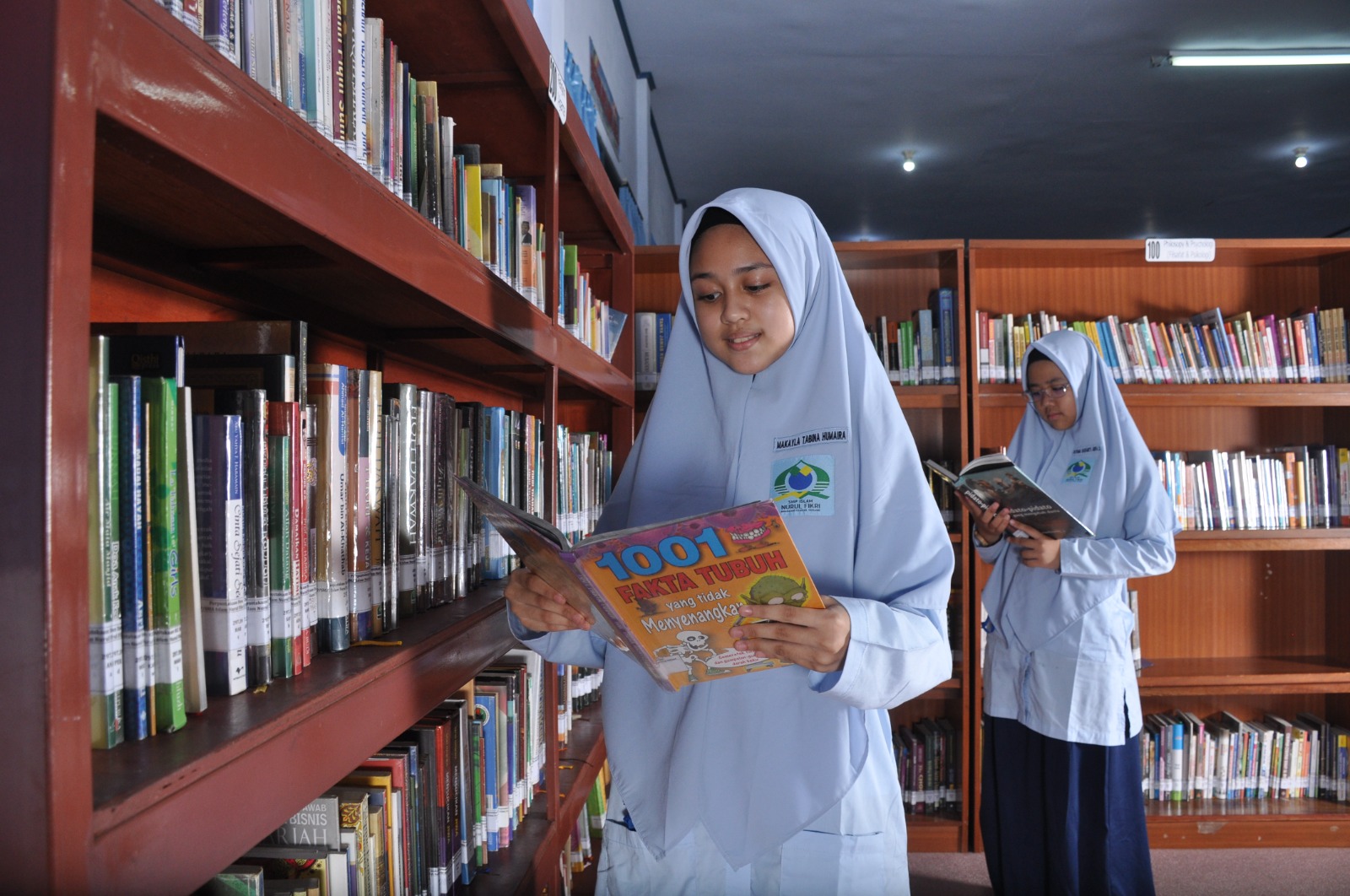 Menyelamatkan Masa Depan dari "Scroll" Tanpa Henti: Mengapa Buku Tetap Tak Terganti?
